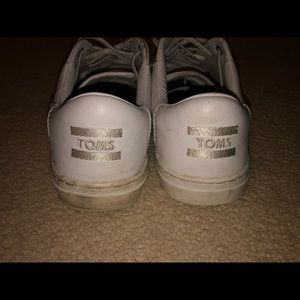 ❤️ Toms white leather shoes